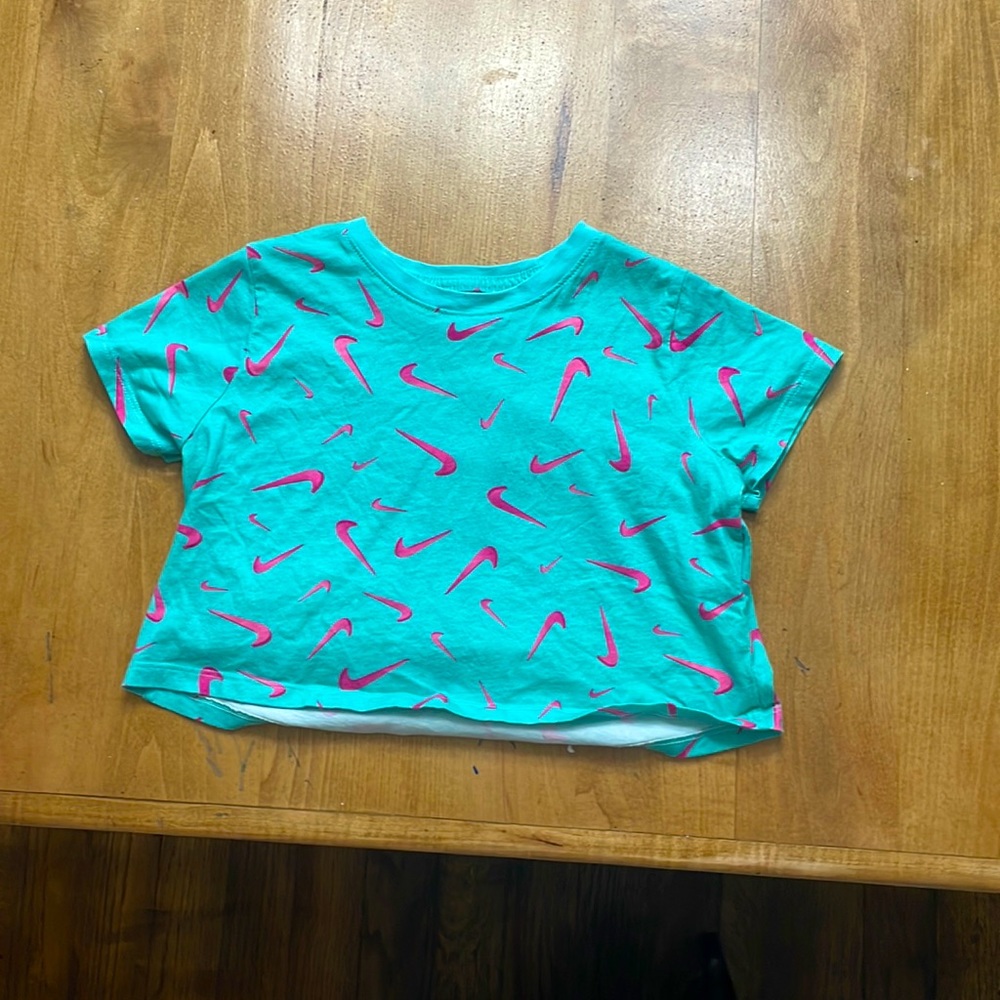 Nike tee, medium size kids